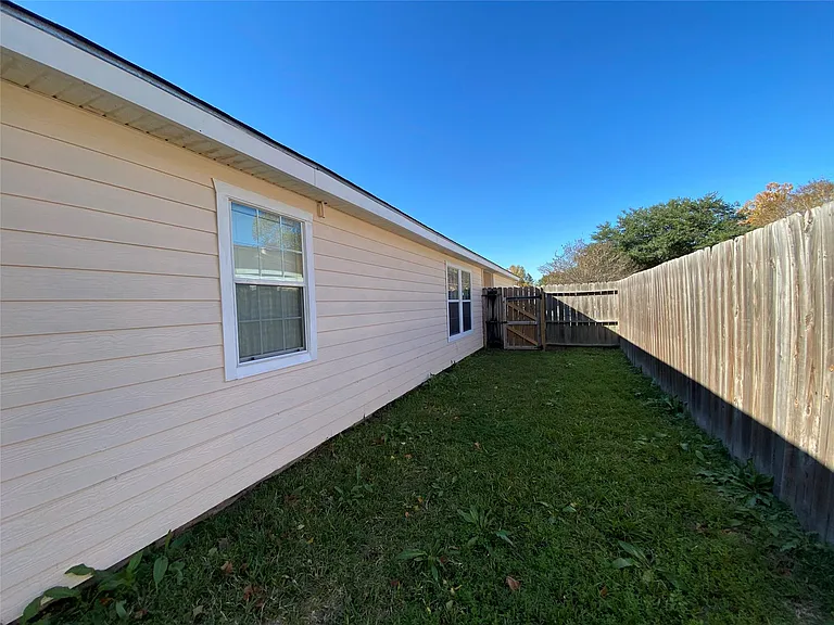 311 Willowick St — Photo 16