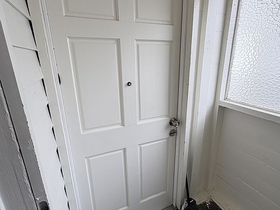 2nd image of 633 W 8th St #A