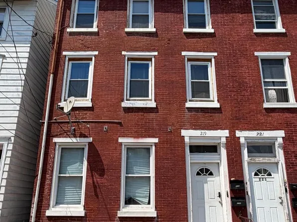 219 E Broad St, Burlington, NJ 08016