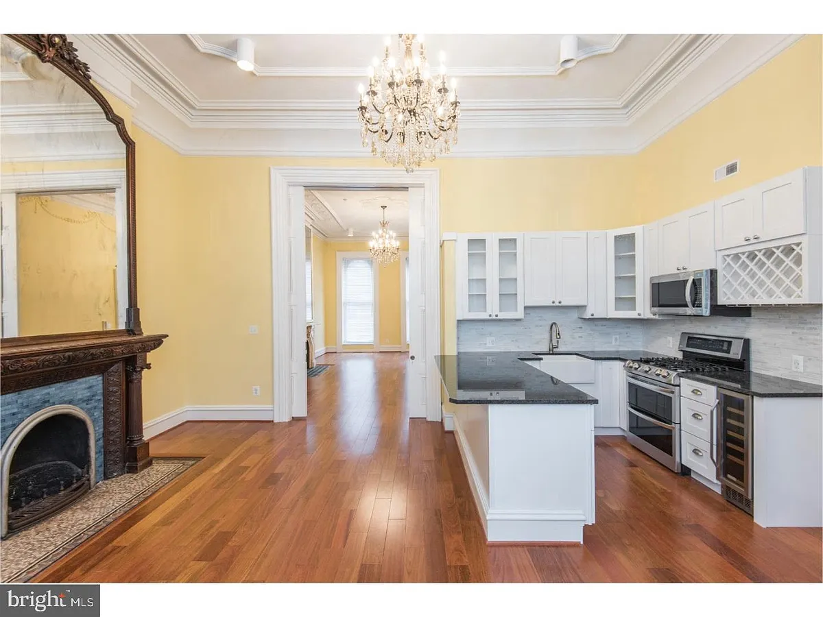 Building Photo - 2129 Walnut St #1