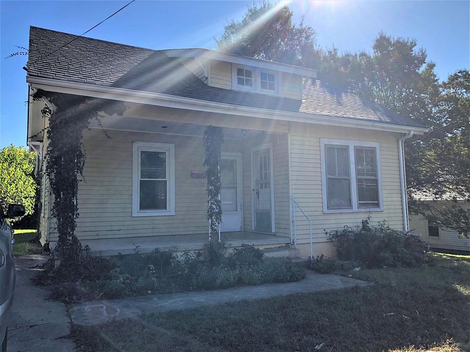1st image of 1608 Roseland St