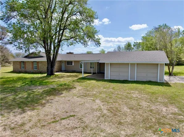 2631 Benbow Rd, Inez, TX 77968