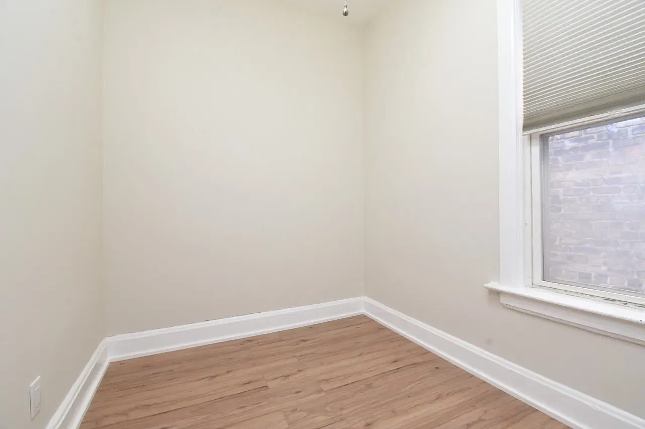 2 bed, 800 sqft, $2,500 — Photo 3