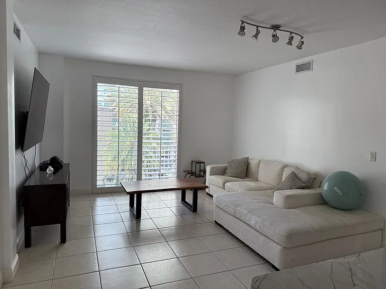 7275 SW 90th Way #G311 — Photo 3