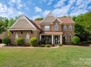 900 Springwood Dr, Waxhaw, NC 28173