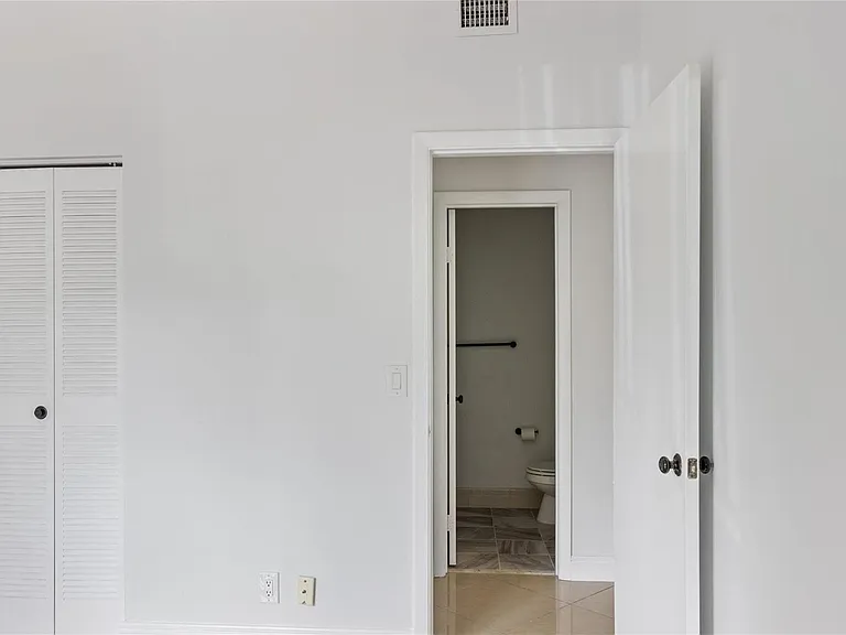 2067 SW 15th St #232 — Photo 15