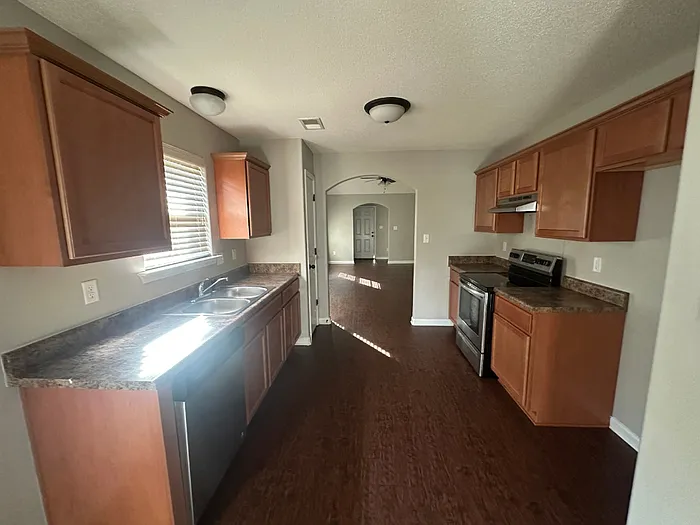3 bed, 2.0 bath, 1303 sqft, $1,725 — Photo 4