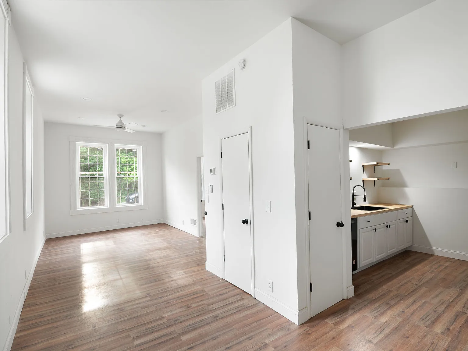 1 bed, 800 sqft, $1,200 — Photo 2