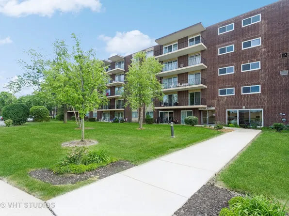 5300 Walnut Ave APT 6D, Downers Grove, IL 60515