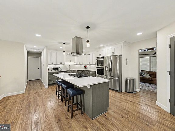 4th image of 6208 Redwood Ln