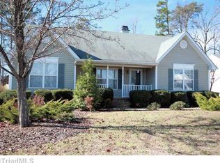 2988 Butterwood Dr, Jamestown, NC 27282