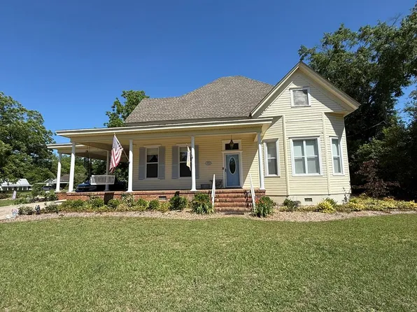 12 Beaty Dr, Louisville, AL 36048