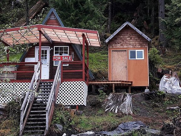Beachfront Cabin w/ Outhouse