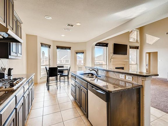 4th image of 1014 Wellington Dr