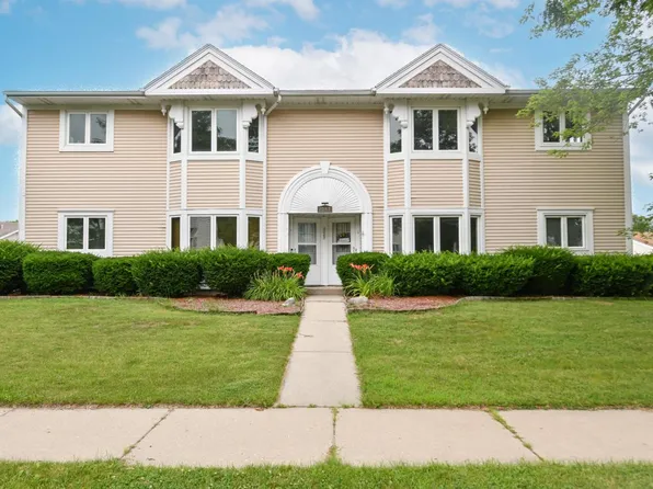 2067 Cliff Alex COURT SOUTH South #A3, Waukesha, WI 53189