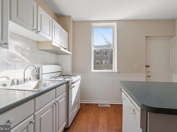 5th image of 3449 Hickory Ave