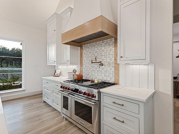 4th image of 212 Russell Ct