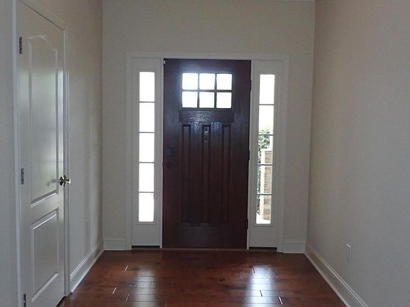 3rd image of 214 Savannah Dr