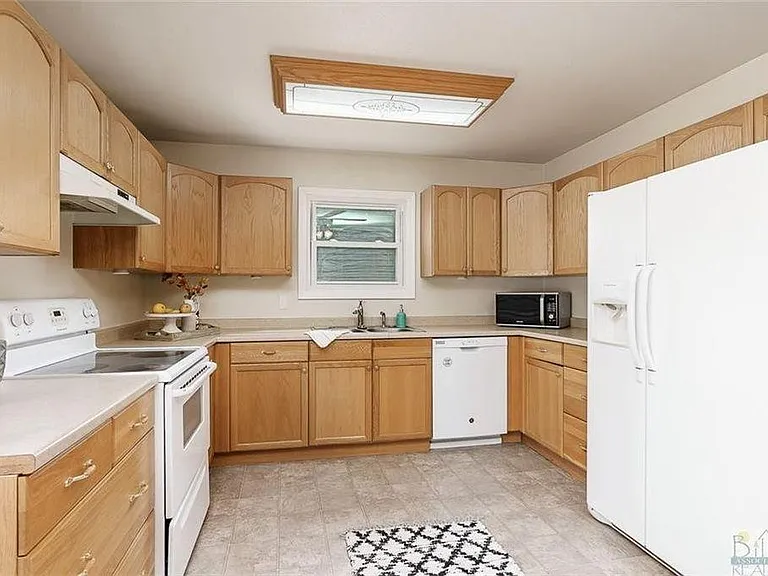 2631 Howard Ave — Photo 12