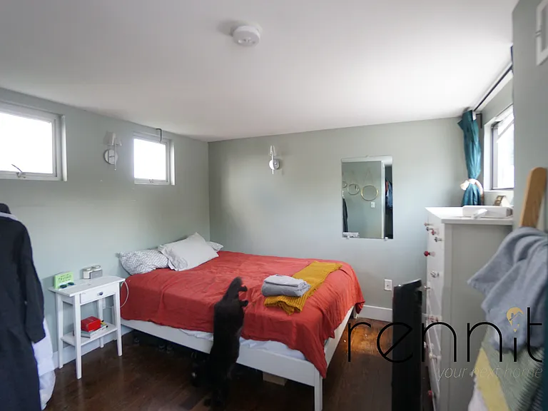 1160 Halsey St #3 — Photo 17