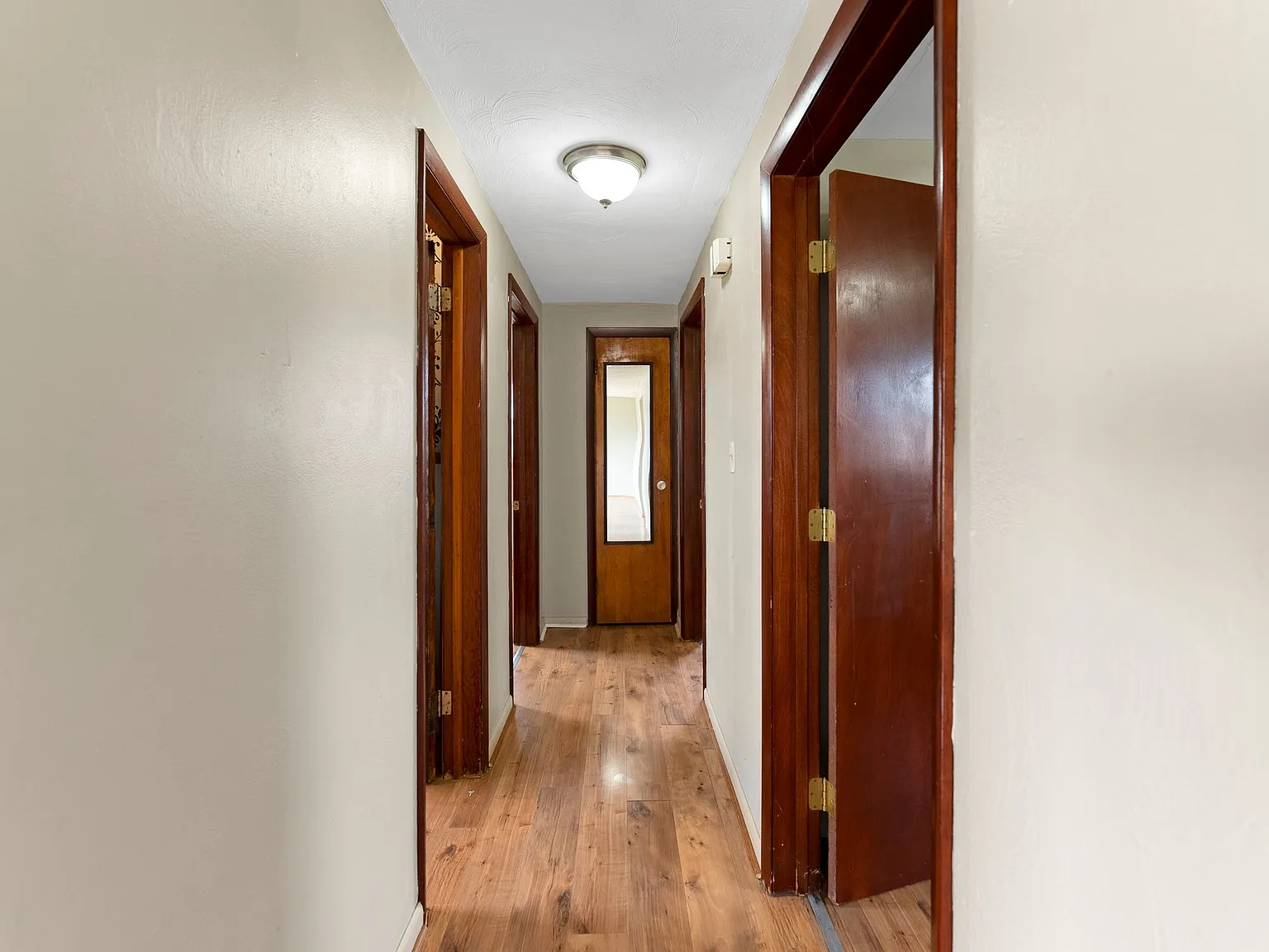 1602 W Dupont Rd — Photo 3
