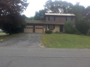 7316 Greenbriar Rd, North Syracuse, NY 13212