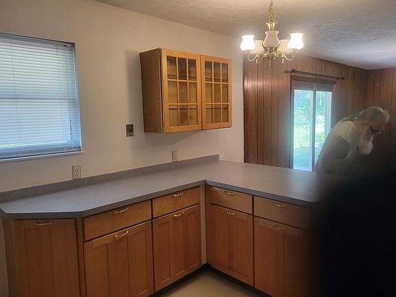 5th image of 2601 Pinegrove Dr