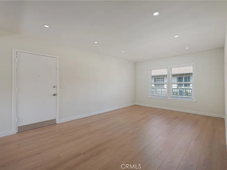 12237 Vanowen St #E — Photo 2