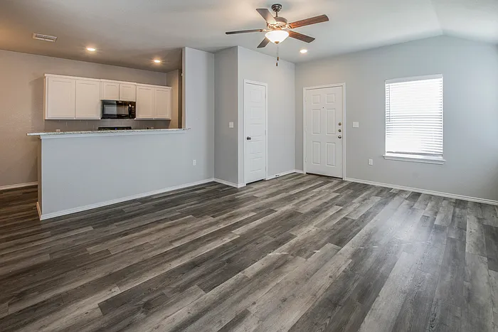 3 bed, 2.0 bath, 1235 sqft, $1,700 — Photo 4