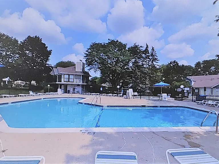 321 Maplewood Ct #B1 — Photo 23