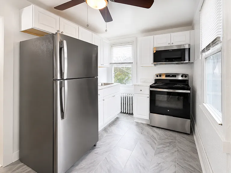 945 Homestead St #2 — Photo 2