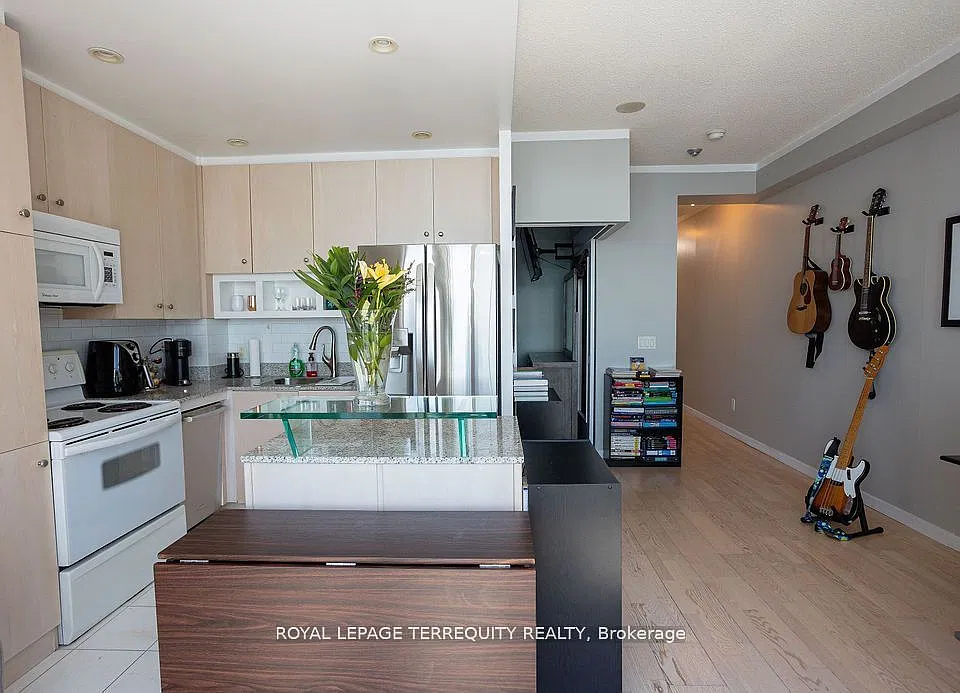 8 York St #3108