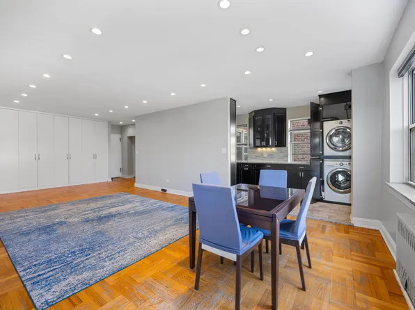 3750 Hudson Manor Terrace image 8 of 27