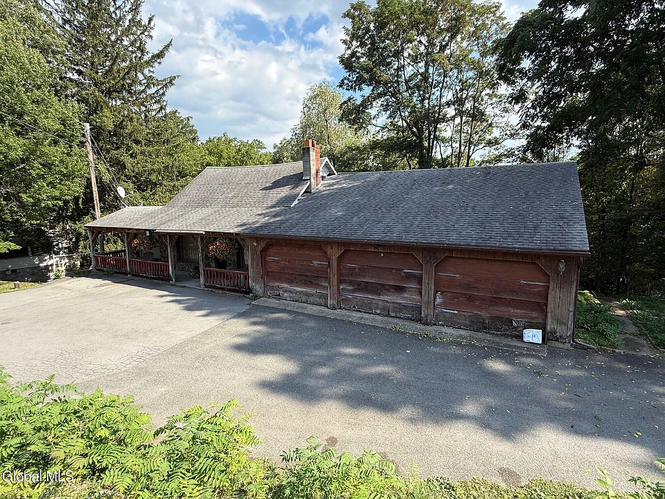 2nd image of 1898 Brookview Road