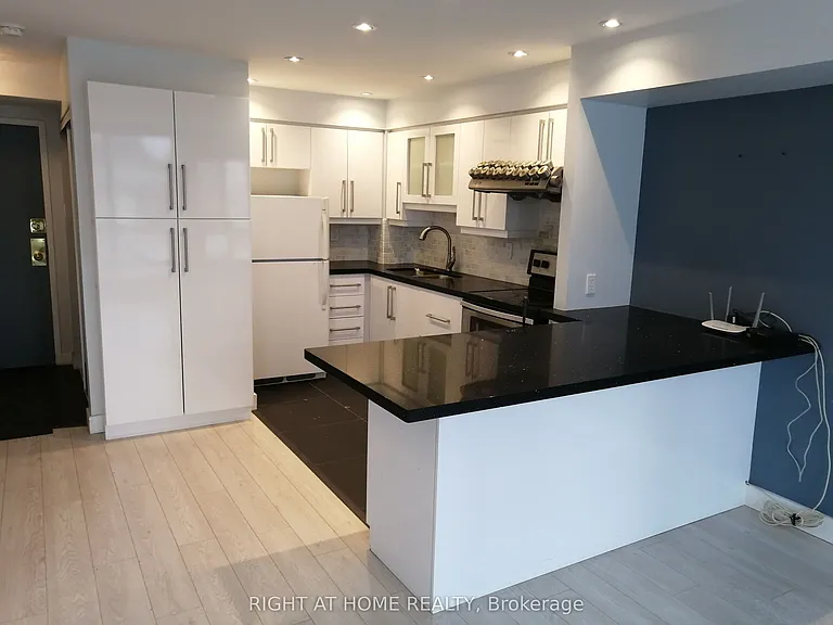 40 Scollard St #1601 — Photo 12