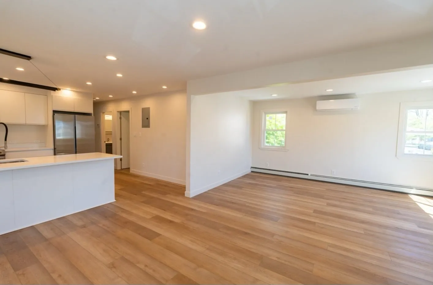 3 bed, 900 sqft, $4,300 — Photo 4