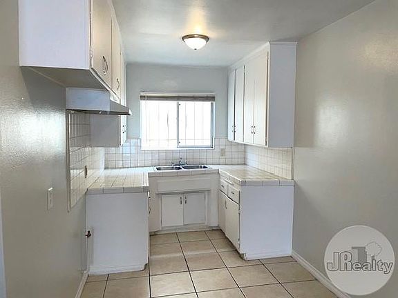 5th image of 1036 W 95th St #3
