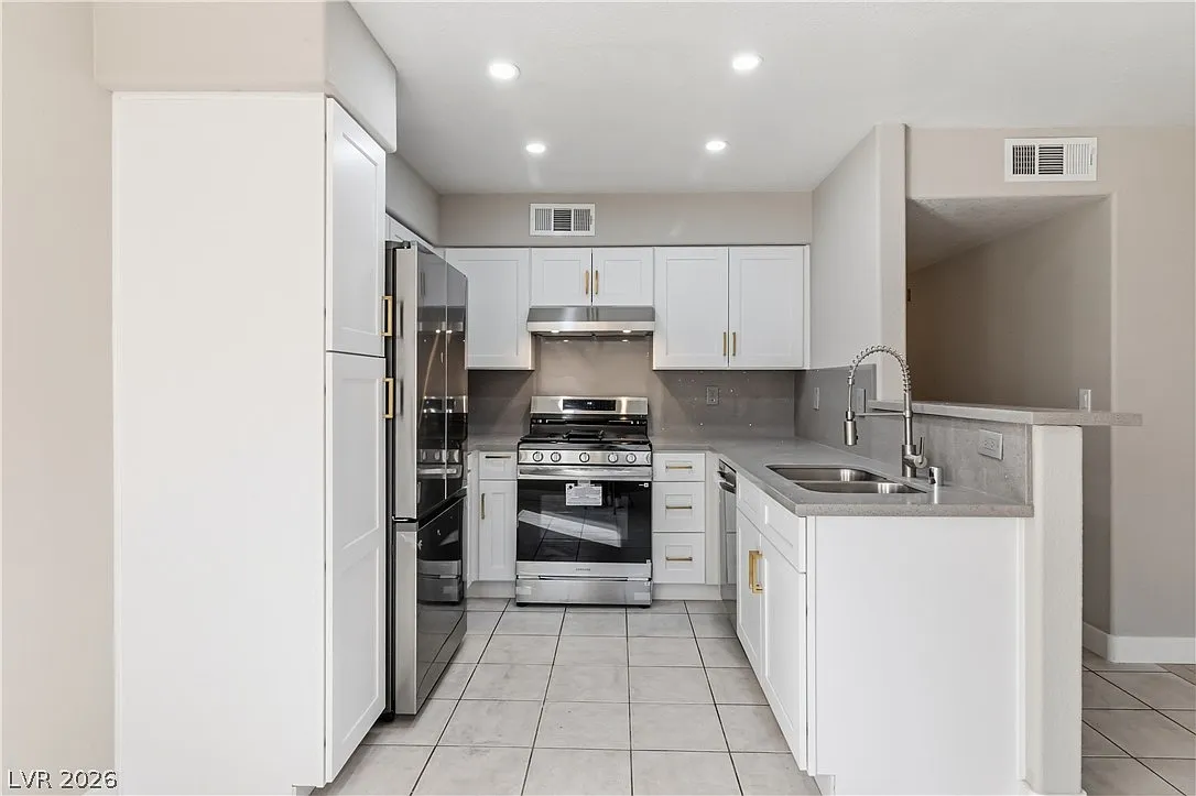 3 bed, 2.0 bath, 1190 sqft, $1,650 — Photo 4