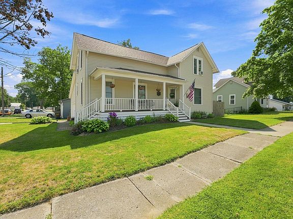 3rd image of 802 S Cedar St