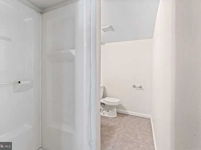 basement (bathroom)