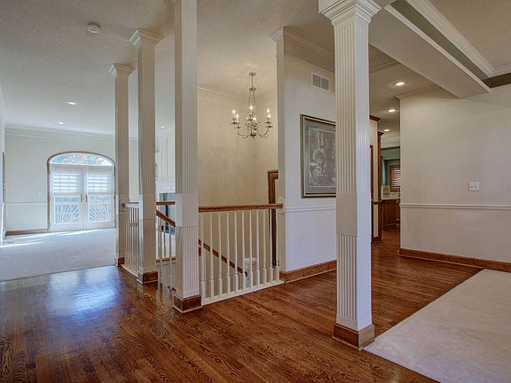 5th image of 15431 Woodward St