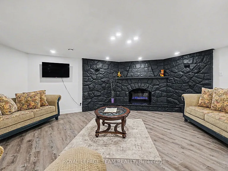1570 River Rd — Photo 4