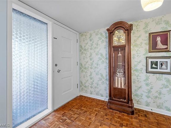 2nd image of 1751 Maple Ave