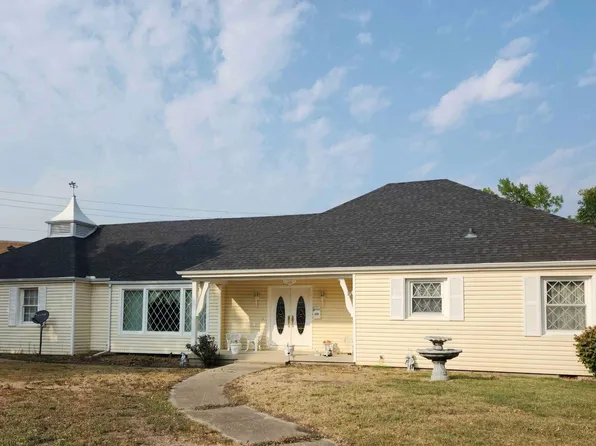 117 S 5th St, Burlington, KS 66839