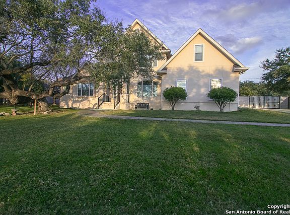 3rd image of 25662 Green River Dr