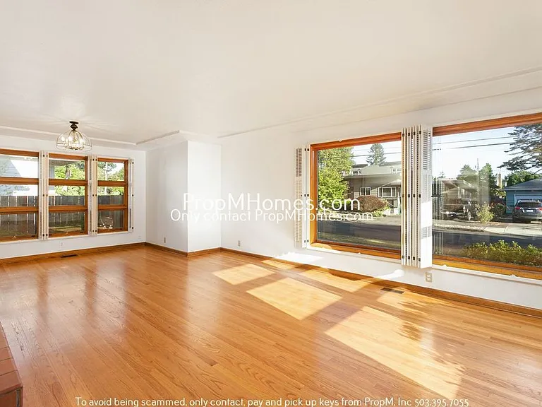 4111 SE Cooper St — Photo 3