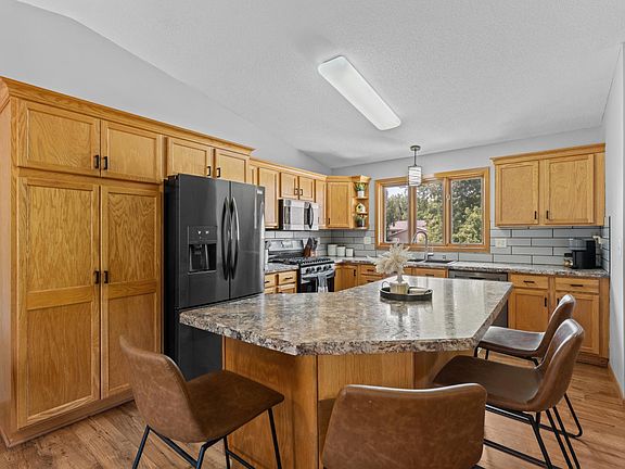 4th image of 2736 Rose Dr SE