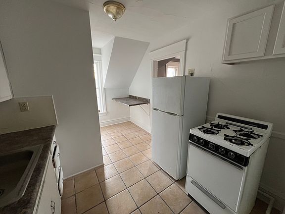 5th image of 430 Shaw St #2