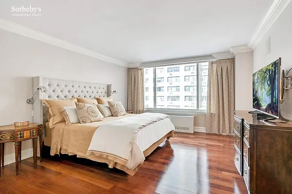 Rented by Sotheby's International Realty | media 11