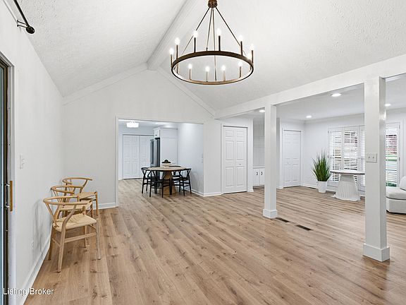 4th image of 120 Valley Dr